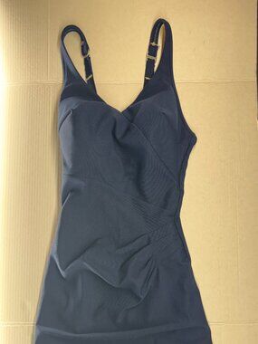 VINTAGE 19060'S BATHING SUIT WITH BUILT IN BRA STRUCTURE 40D